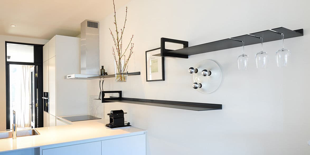 white kitchen strackk