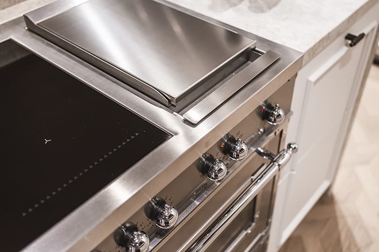Bertazzoni-fornuis-(120-cm)-met-5-inductiezones-en-dubbele-oven.jpg