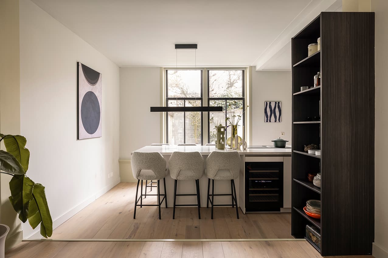 Luxe-eilandkeuken-met-houten-front