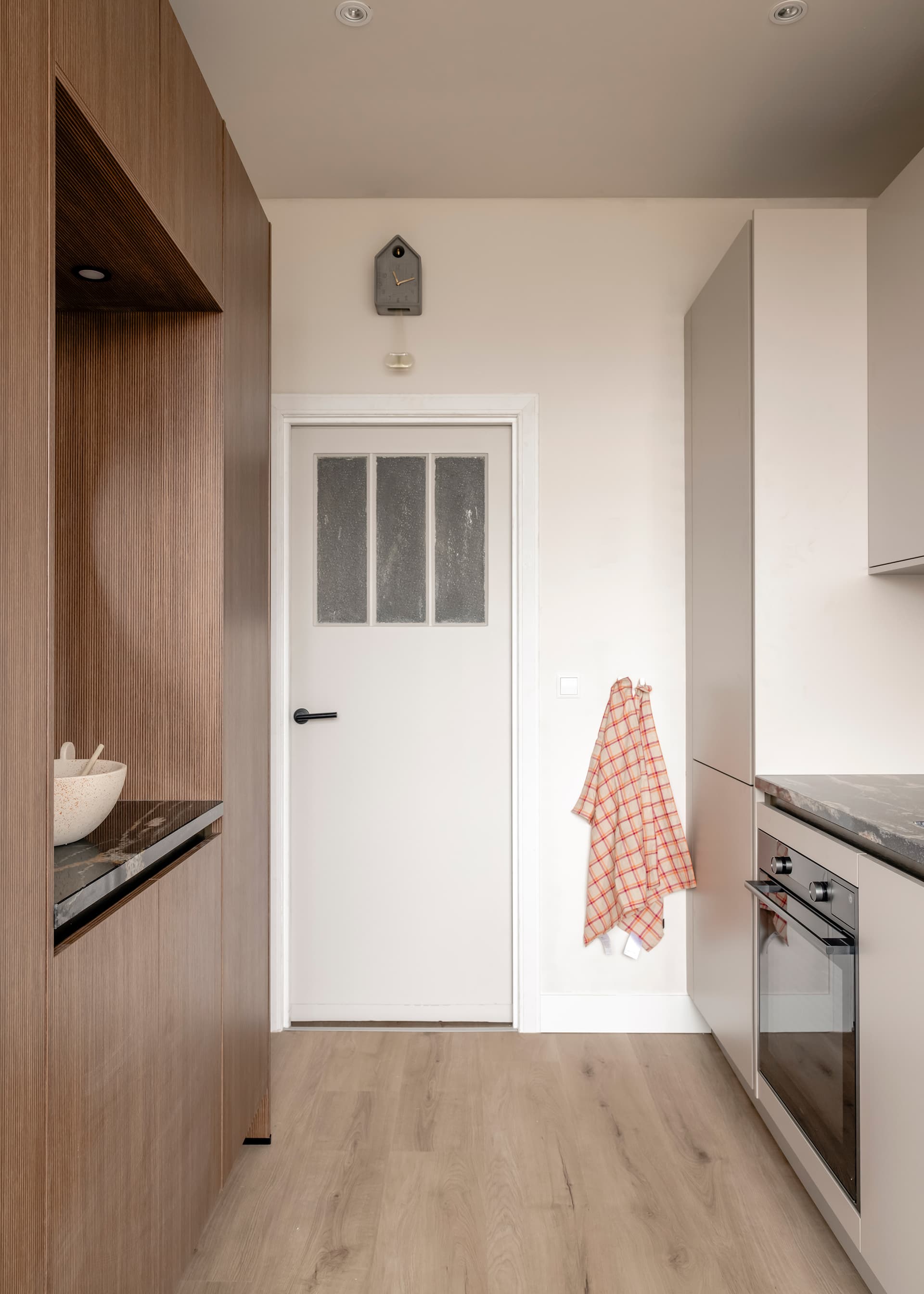 Beige parallel keuken