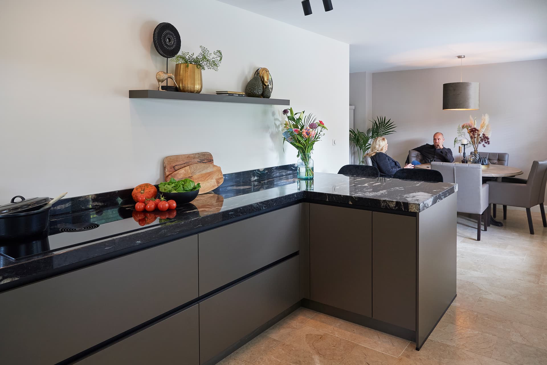 Kopie-van-DMG176111-Binnenkijker-Mandemakers-Nieuwegein-8023.jpg Keuken met schiereiland