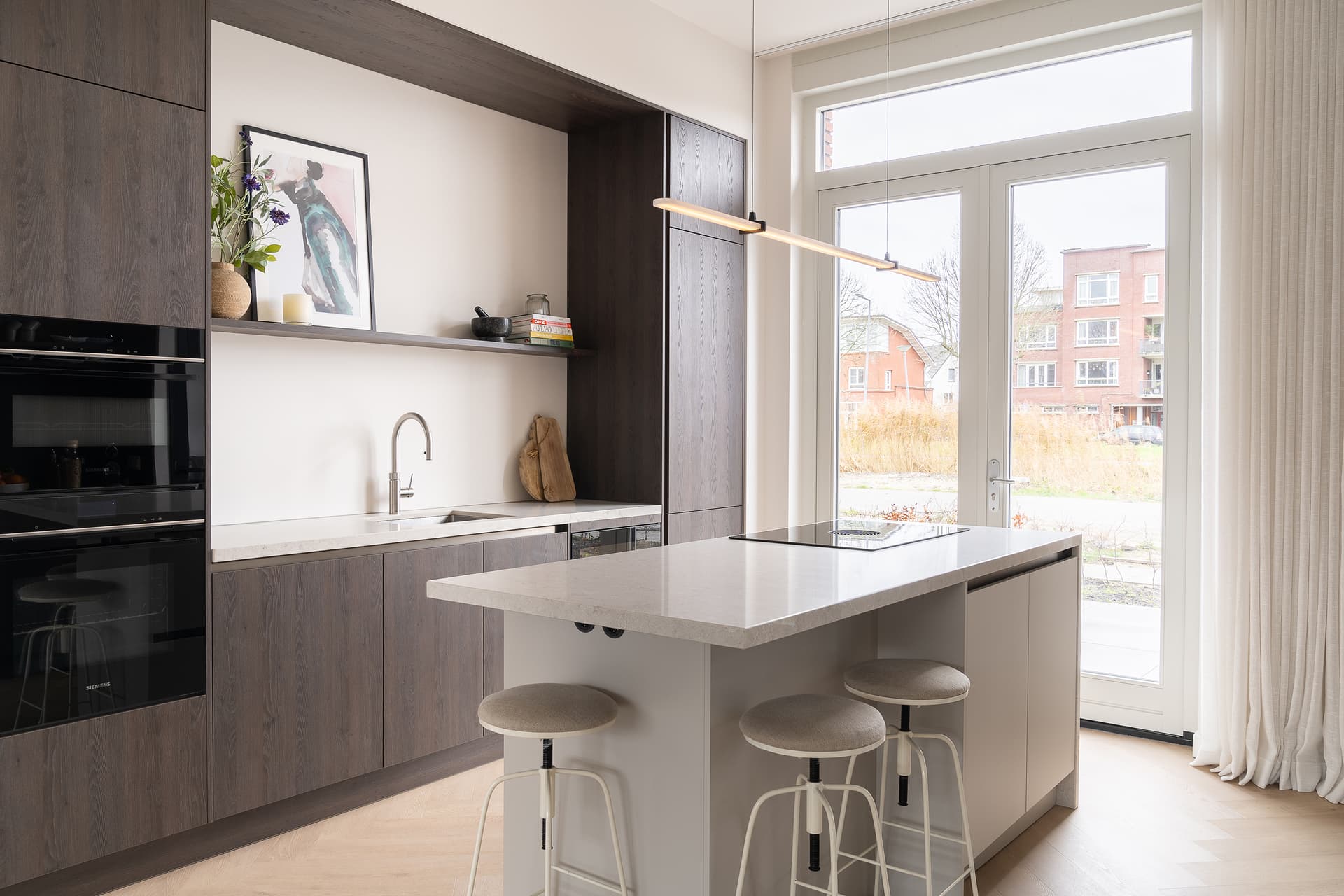 Rotterdam.jpg Ruime keuken met kookeiland en bar