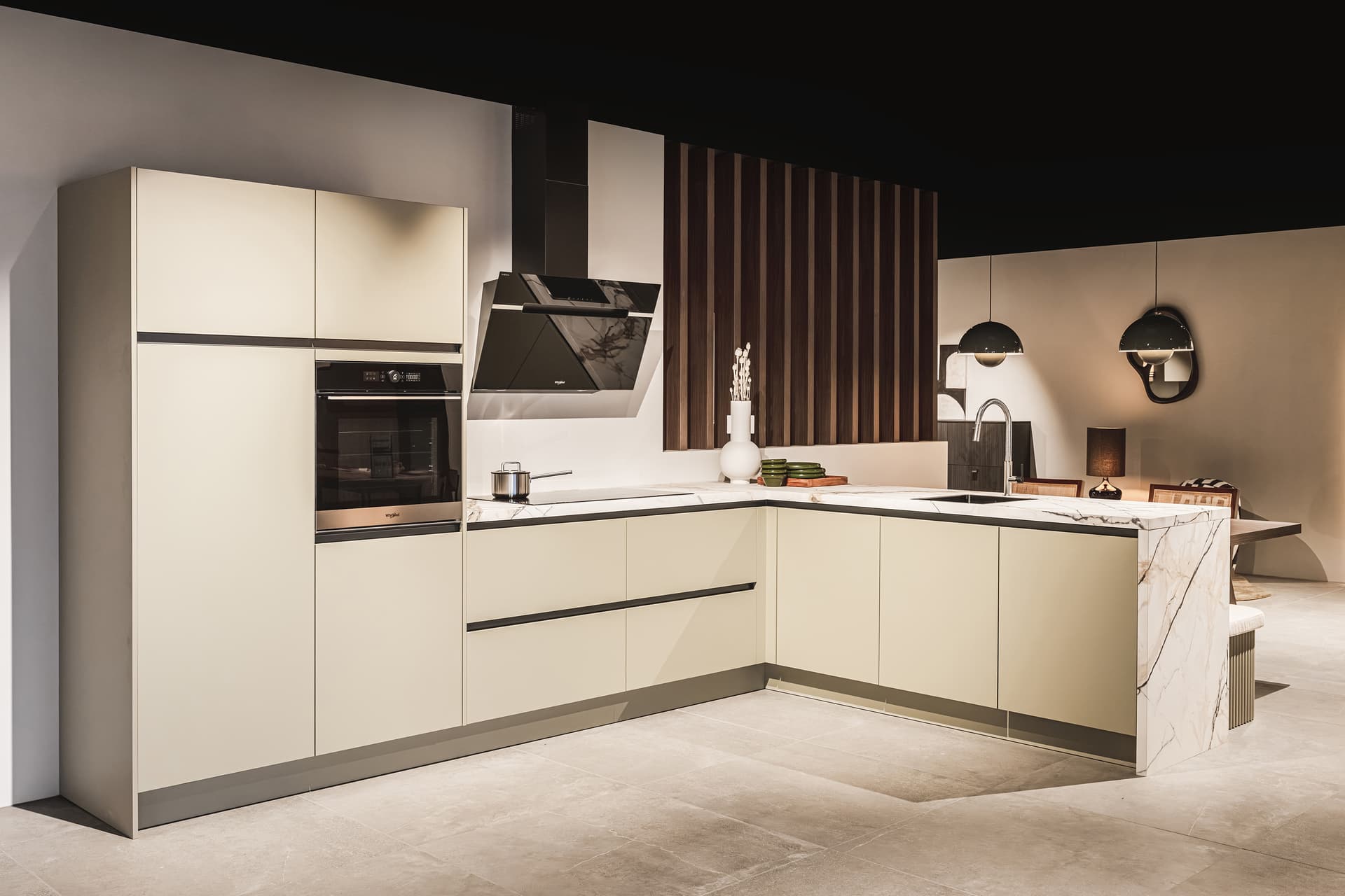 Lichtgroene L-keuken