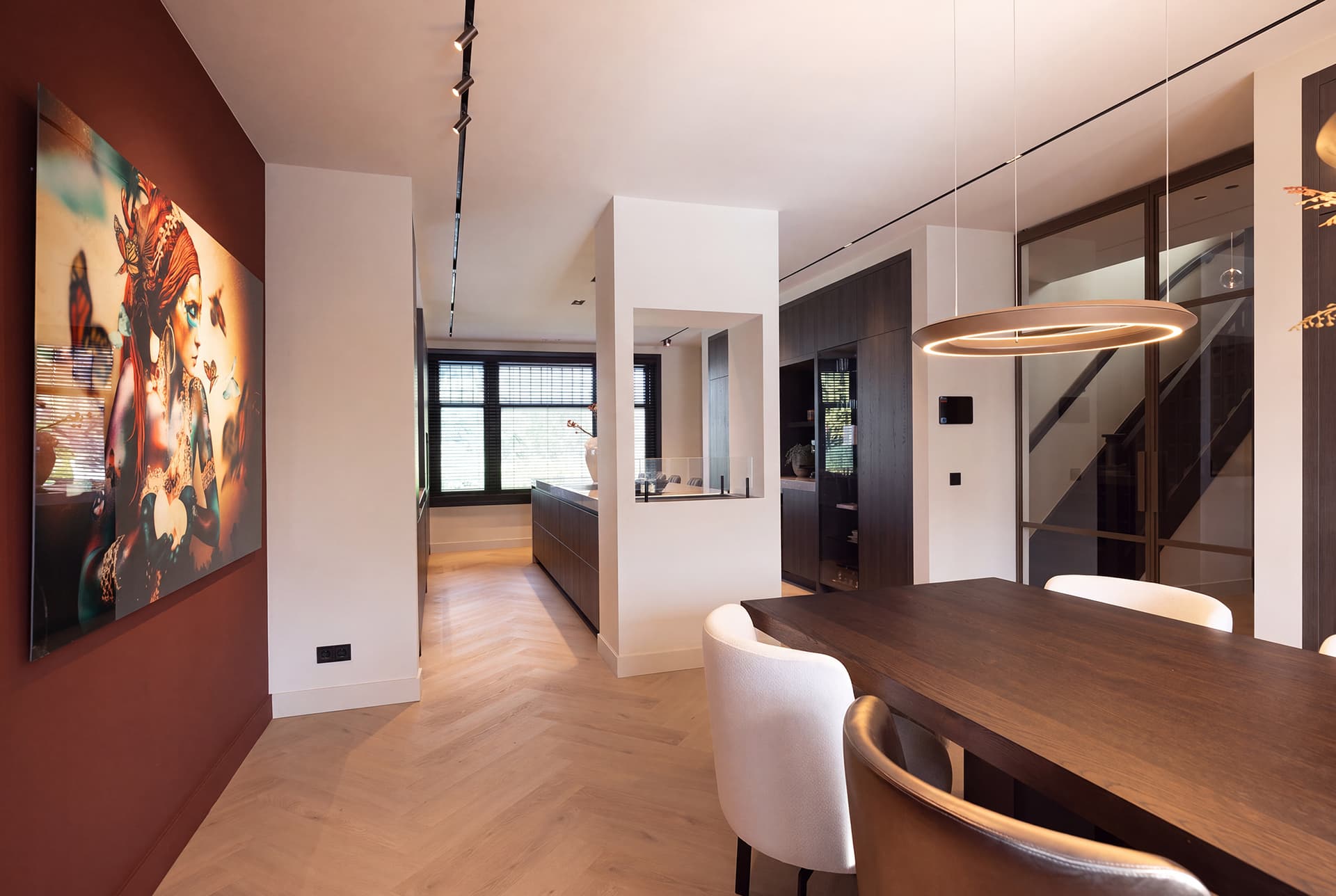droomvilla-zoetermeer-woonkeuken-eetkamer.jpg Eetkamer naast keuken in villa